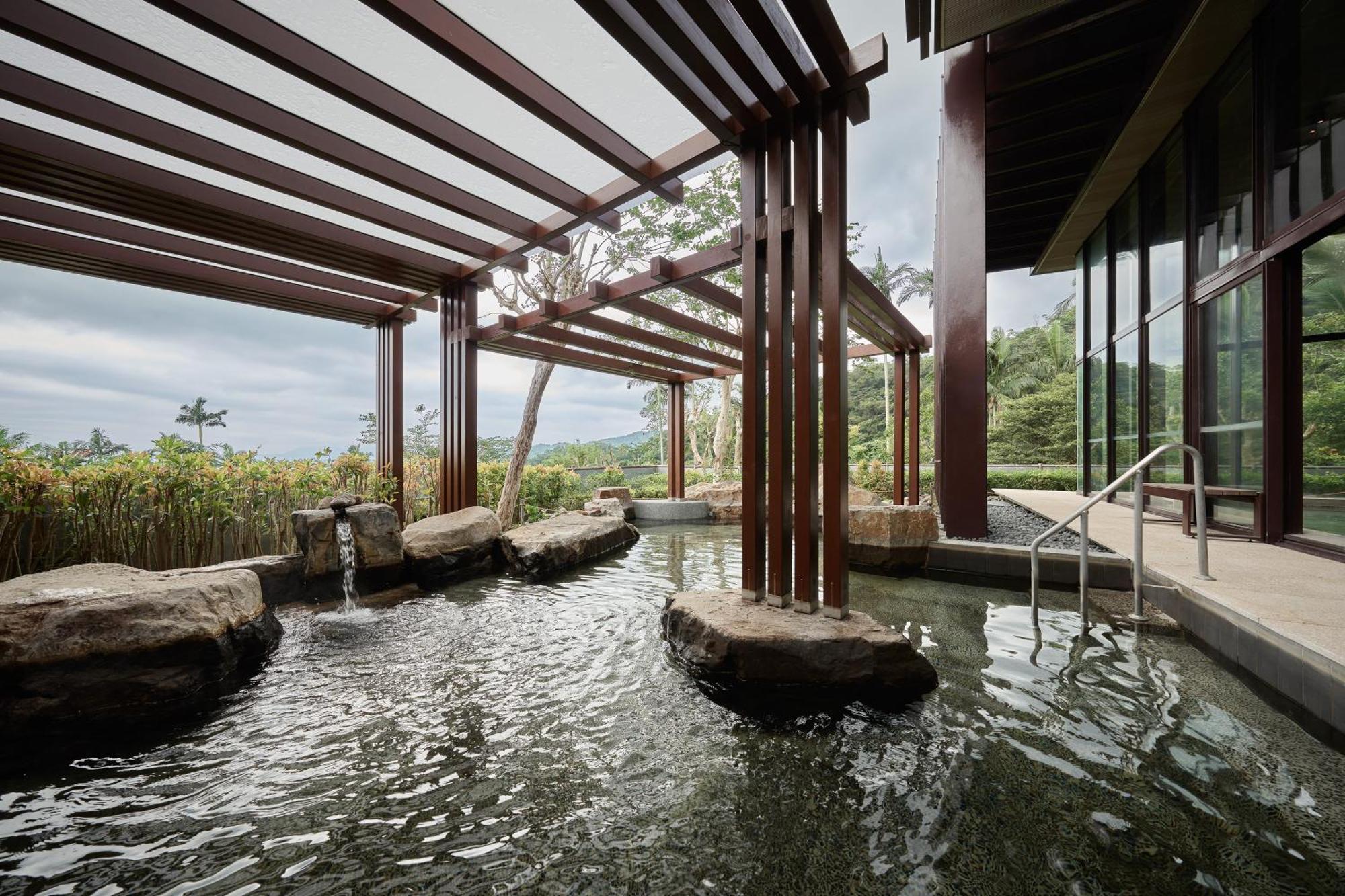Hotel Royal Chiao Hsi Jiaoxi Esterno foto A modern onsen in Japan