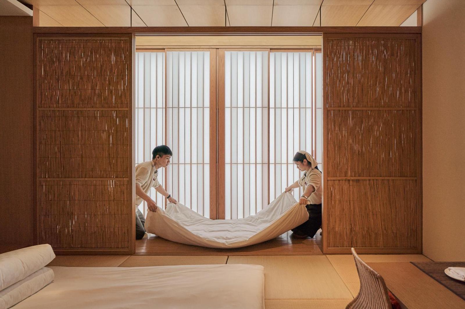 Hotel Royal Chiao Hsi Jiaoxi Esterno foto A futon being prepared