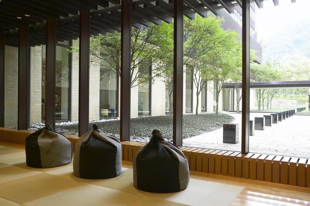 Hotel Royal Chiao Hsi Jiaoxi Esterno foto The interior of the library