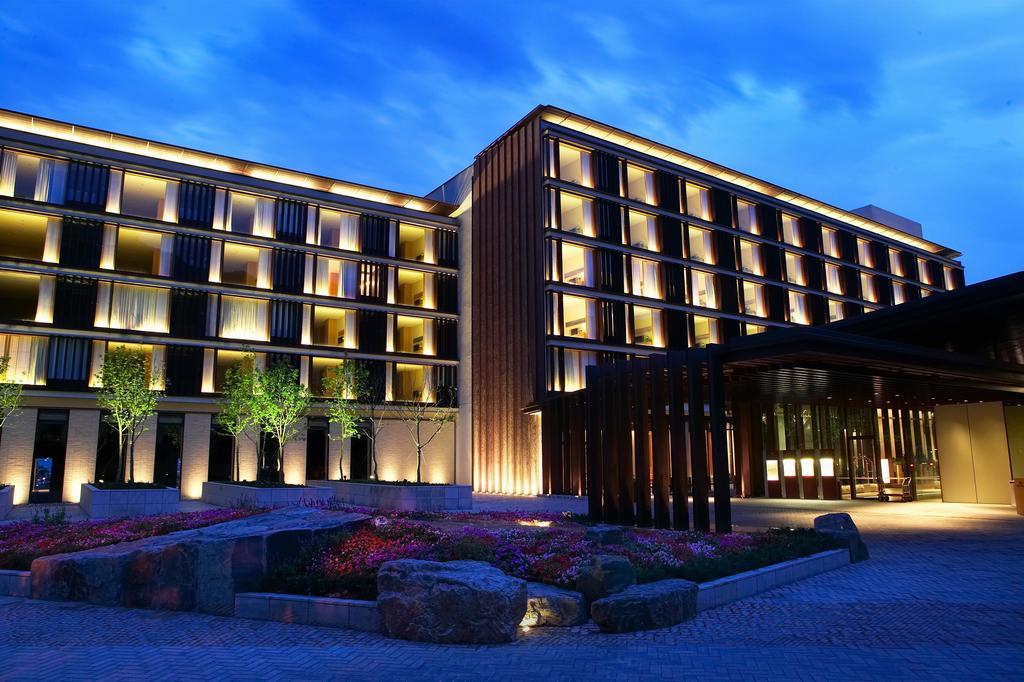 Hotel Royal Chiao Hsi Jiaoxi Esterno foto The hotel at night