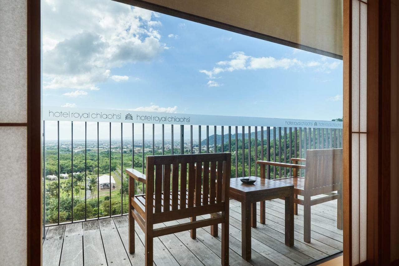 Hotel Royal Chiao Hsi Jiaoxi Esterno foto Balcony of a hotel room
