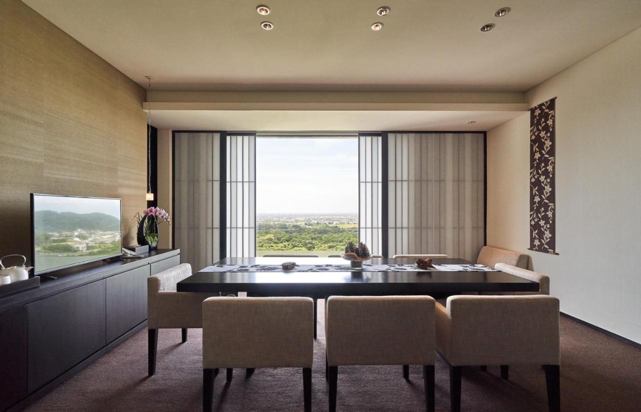 Hotel Royal Chiao Hsi Jiaoxi Esterno foto A meeting room at the Ritz-Carlton, Kyoto