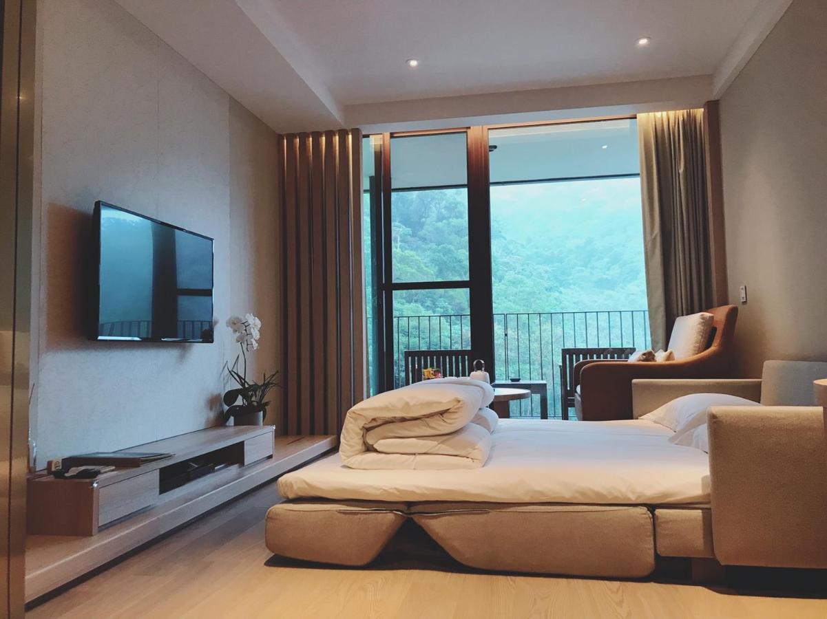 Hotel Royal Chiao Hsi Jiaoxi Esterno foto A sofa bed